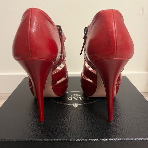 Prada Red Leather Cutout Pumps Size 39 - Picture 6 of 16
